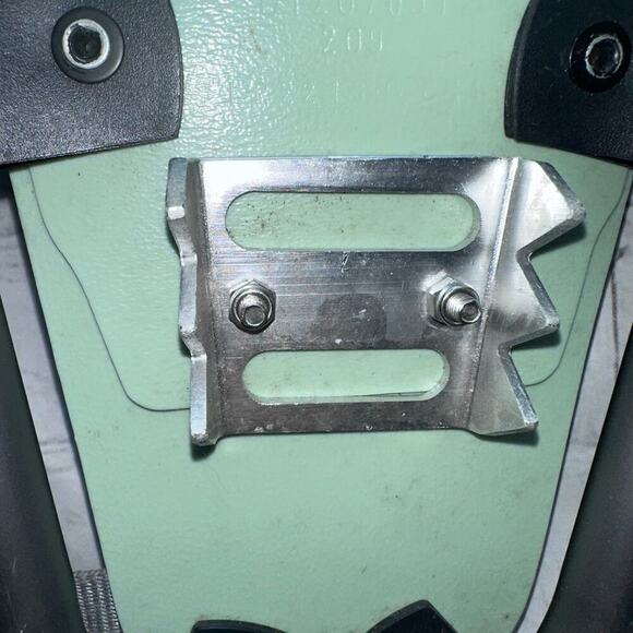 EUC Yukon Charlie’s Youth 7 x 16 Green Camo Aluminum SnowShoes - Picture 10 of 12